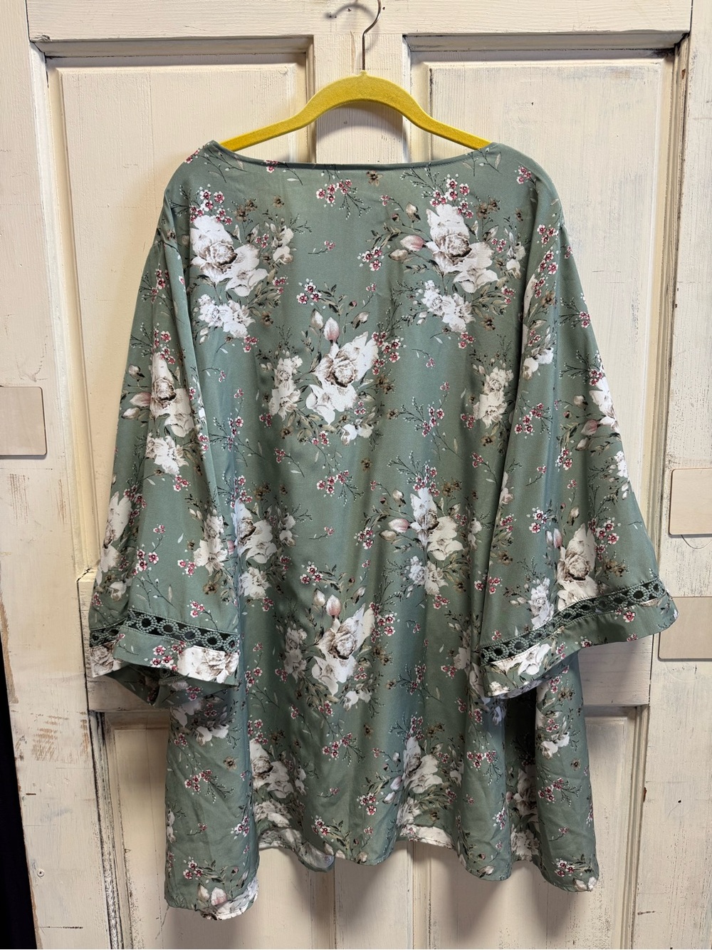 Women’s BloomChic V-Neck Long Sleeve Blouse - Picture 2 of 7